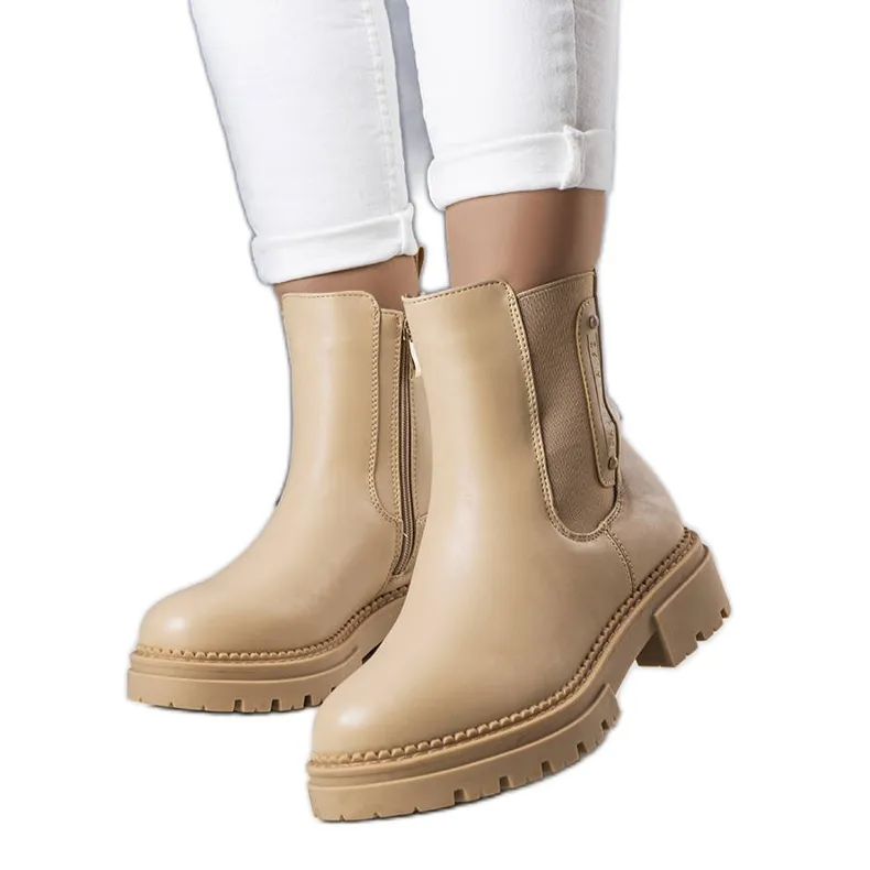 Beige insulated boots from Caron