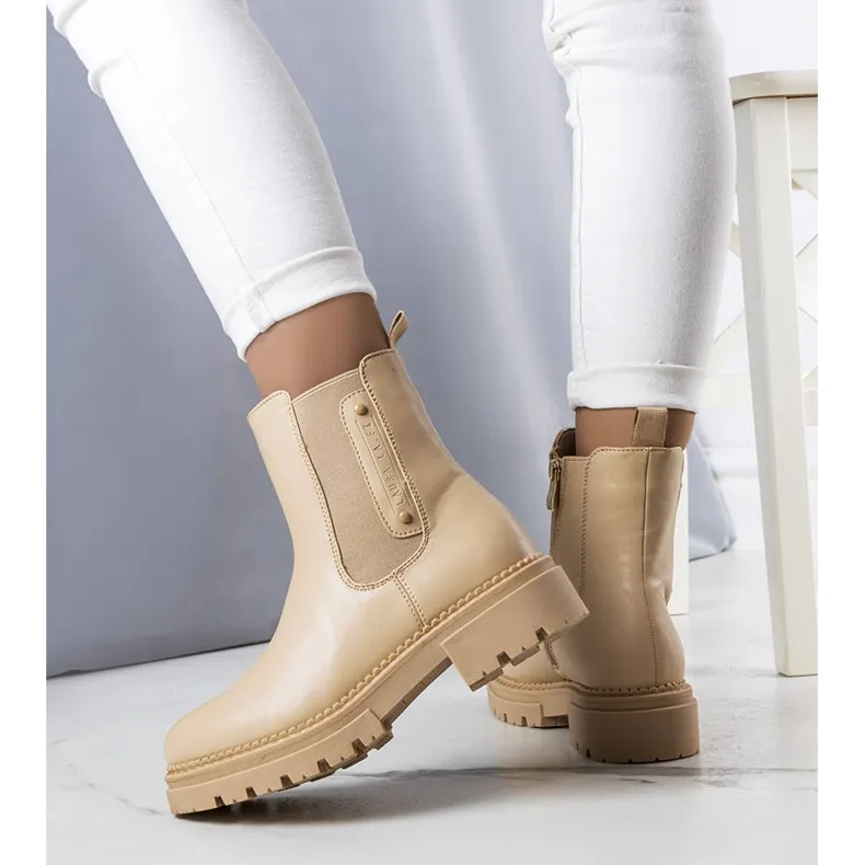 Beige insulated boots from Caron