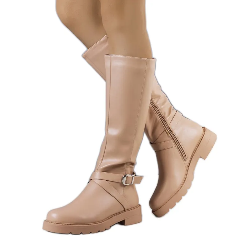 Beige insulated boots from Olmin