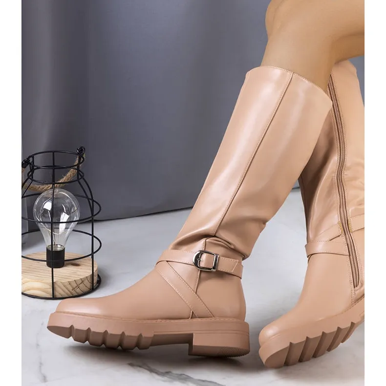 Beige insulated boots from Olmin