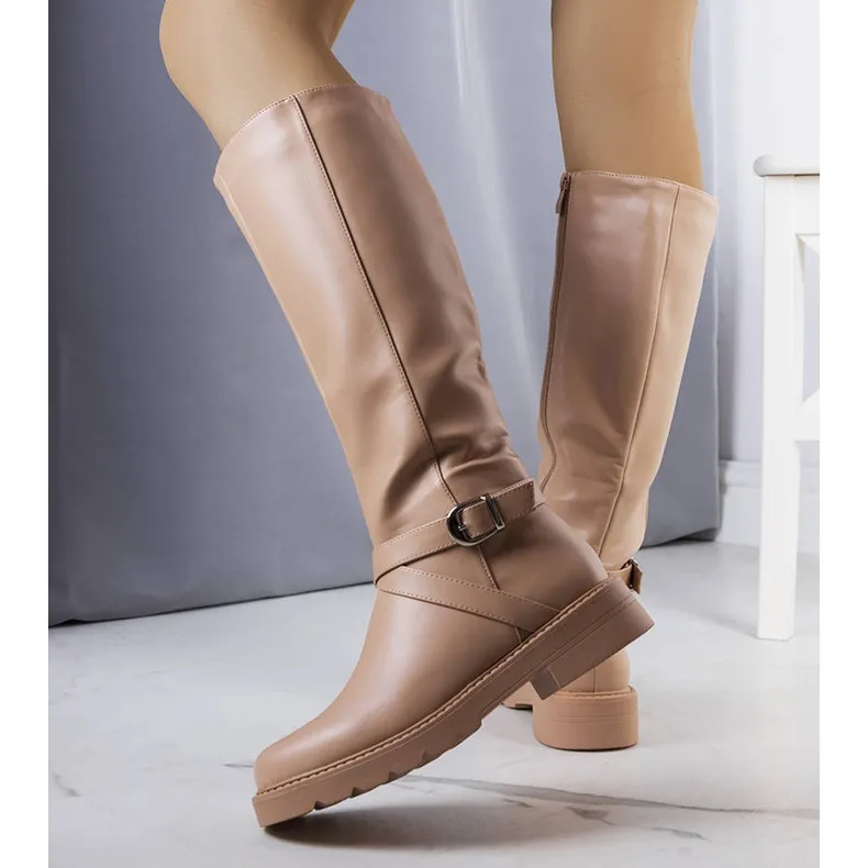 Beige insulated boots from Olmin