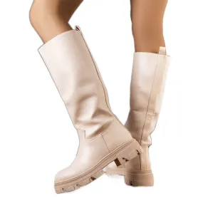 Beige insulated boots from Romelio