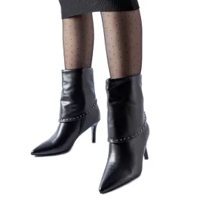 Black insulated boots with a Cipresso high heel