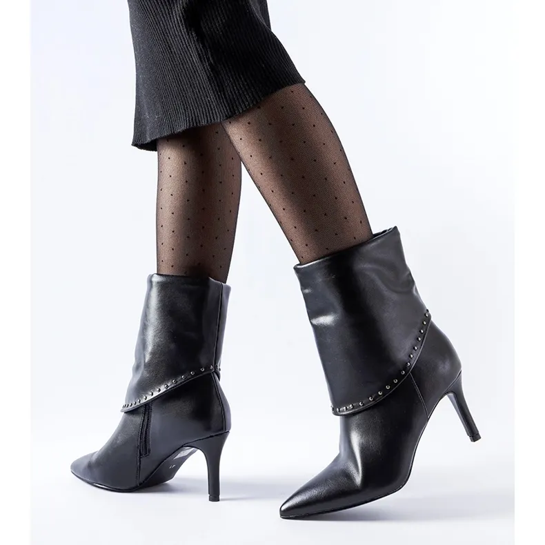 Black insulated boots with a Cipresso high heel