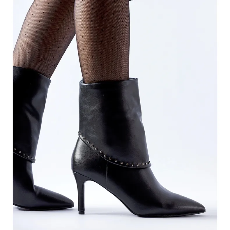 Black insulated boots with a Cipresso high heel