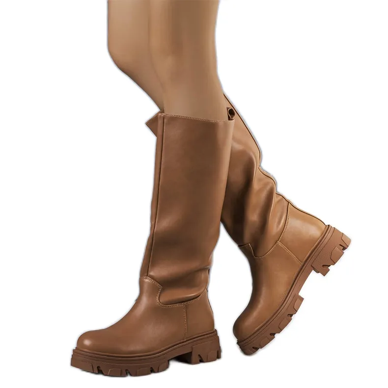 Brown insulated boots from Romelio