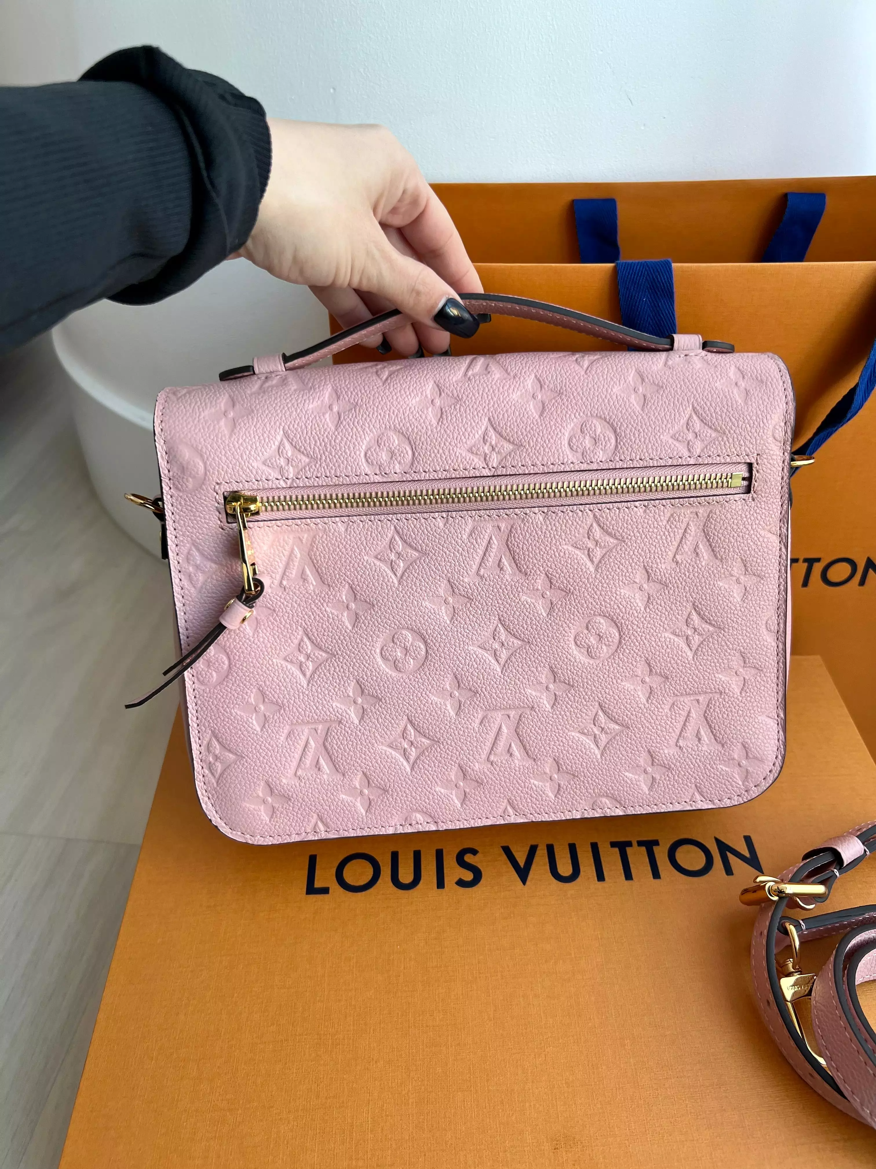 Louis Vuitton Pochette Metis Bag